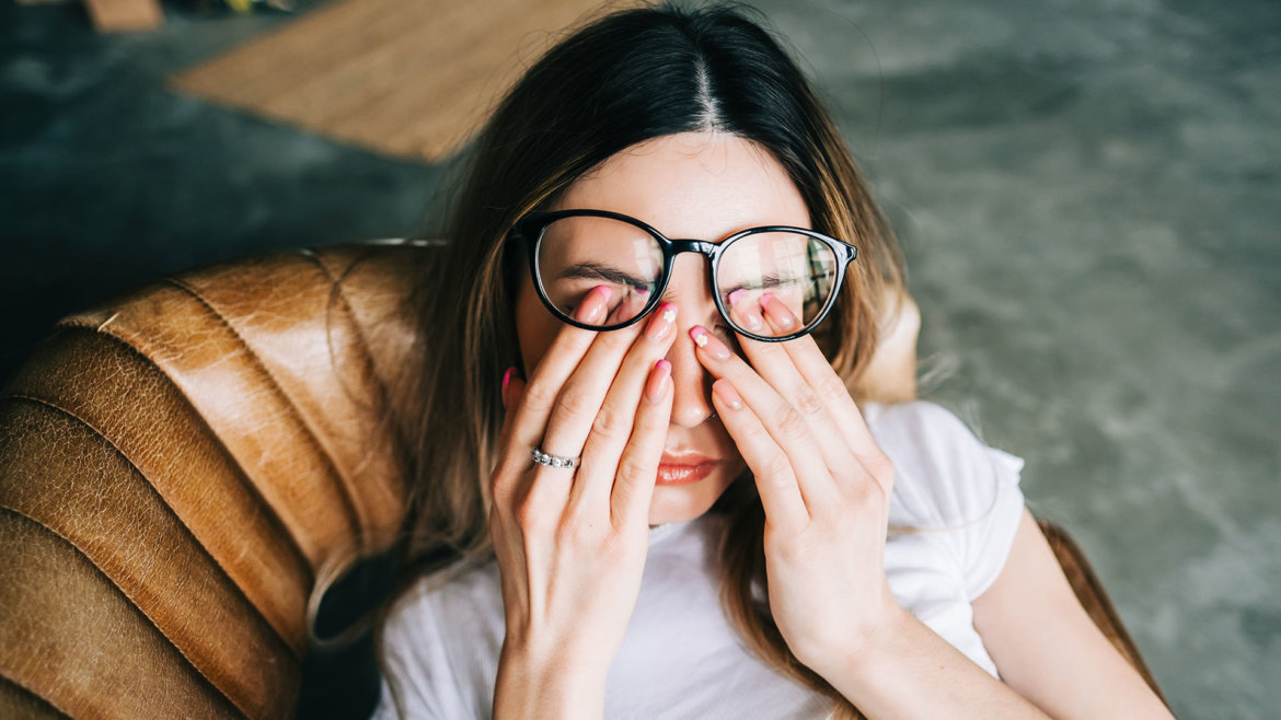 strankycinskemediciny-oci-unavene-cervene-palive